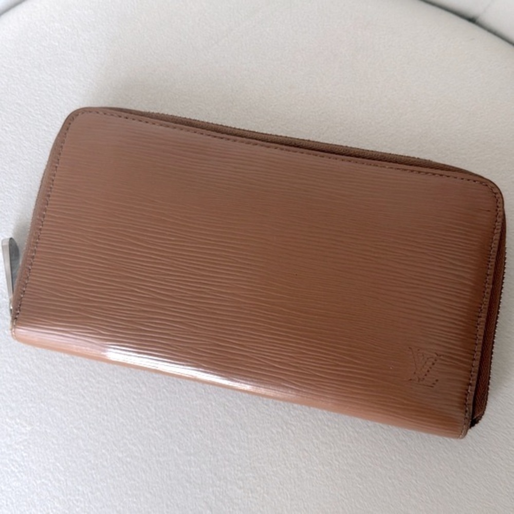 Louis Vuitton Zippy Organizer Wallet in Epi Leather